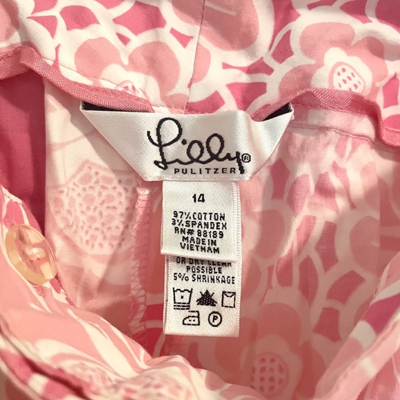 Lilly Pulitzer Pants - Lilly Pulitzer Size 14 White and Pink Floral Pattern Capri Pants